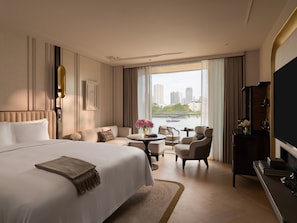 Deluxe Room, Balcony, River View | Premium bedding, minibar (some free items), in-room safe - The Langham, Custom House, Bangkok (Bangkok)