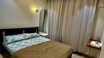 Iron/ironing board, WiFi, bed sheets