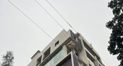 Cozy 1-bedroom kitchen apartment in peaceful Igatpuri with bathtub and AC