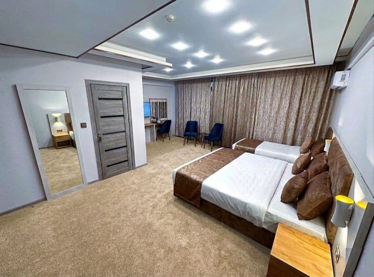 Twin Room | Desk, laptop workspace, soundproofing, iron/ironing board (on request)
