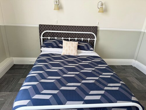 Glamorous Getaway in central city Hastings