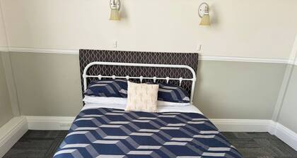 Glamorous Getaway in central city Hastings