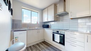 Private kitchen - Vrbo Property (Croydon)