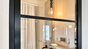 A modern bathroom with a glass partition, a white sink, and a shower curtain. - Ersextius, LMR1, Aix-en-Provence (Aix-en-Provence)
