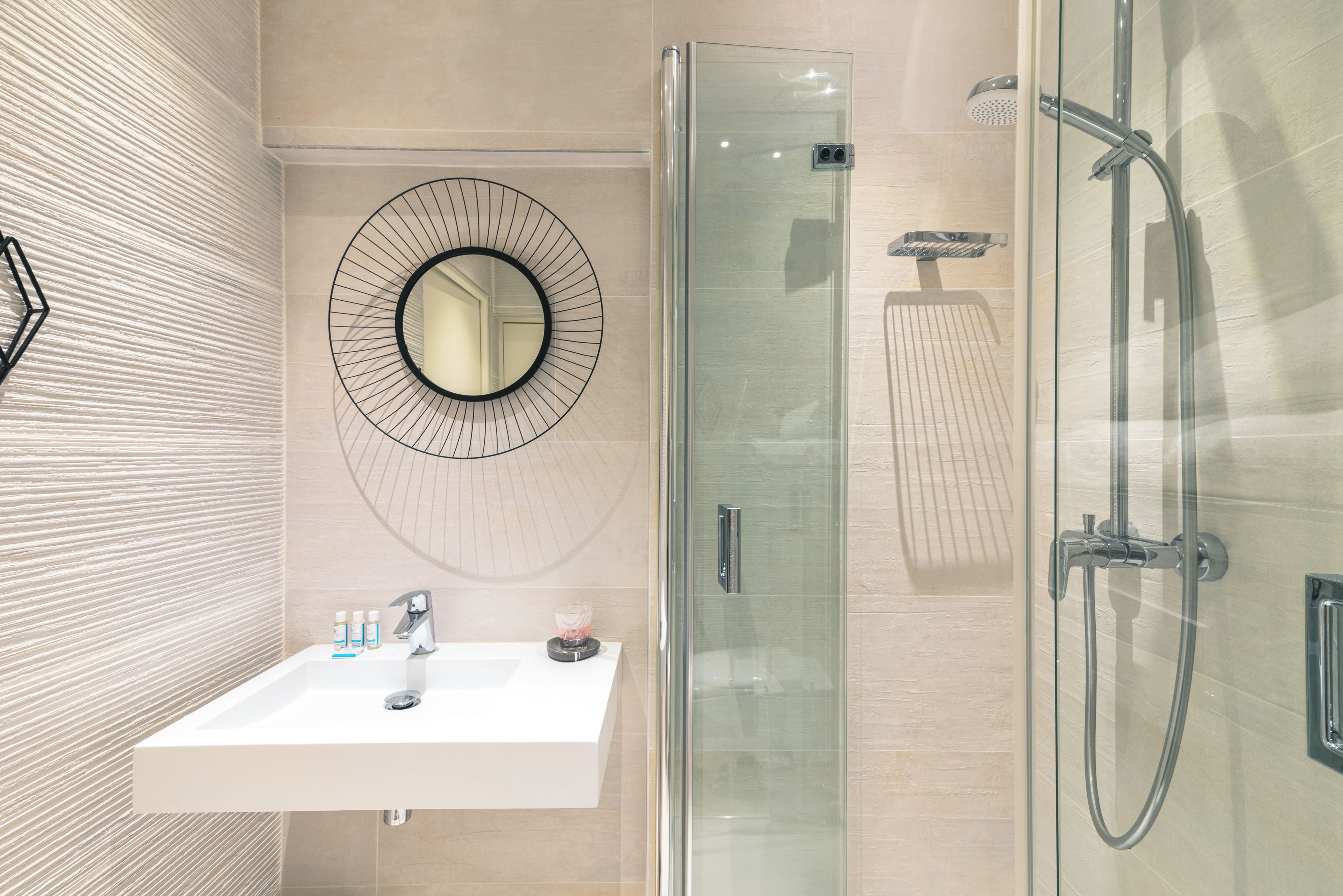 Basic Double Room, Garden View | Bathroom | Free toiletries, hair dryer, towels, soap