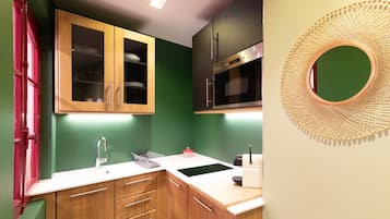 Basic Double Room, Garden View | Private kitchen | Fridge, microwave, stovetop, cookware/dishes/utensils