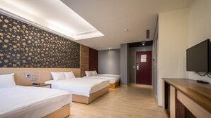 A hotel room with two beds, a TV, and a desk. - Yadi Hotel (Puli)
