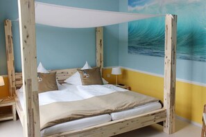 A four-poster bed with a canopy, wooden headboard, and multiple pillows. - Holiday apartment with 1 bedroom (Börgerende)