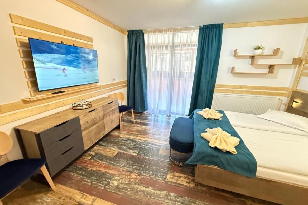 Family Room, Balcony | WiFi (free)