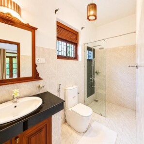 Quarto casal luxo, vista para a piscina | Banheiro