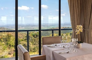 Dining - Intle Boutique Hotel (Loerieheuwel)