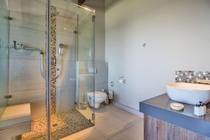 Bathroom - Intle Boutique Hotel (Loerieheuwel)