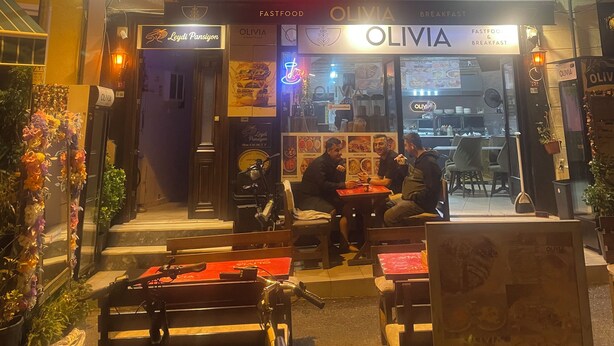 Junior-Zimmer, Stadtblick | Speisen im Freien