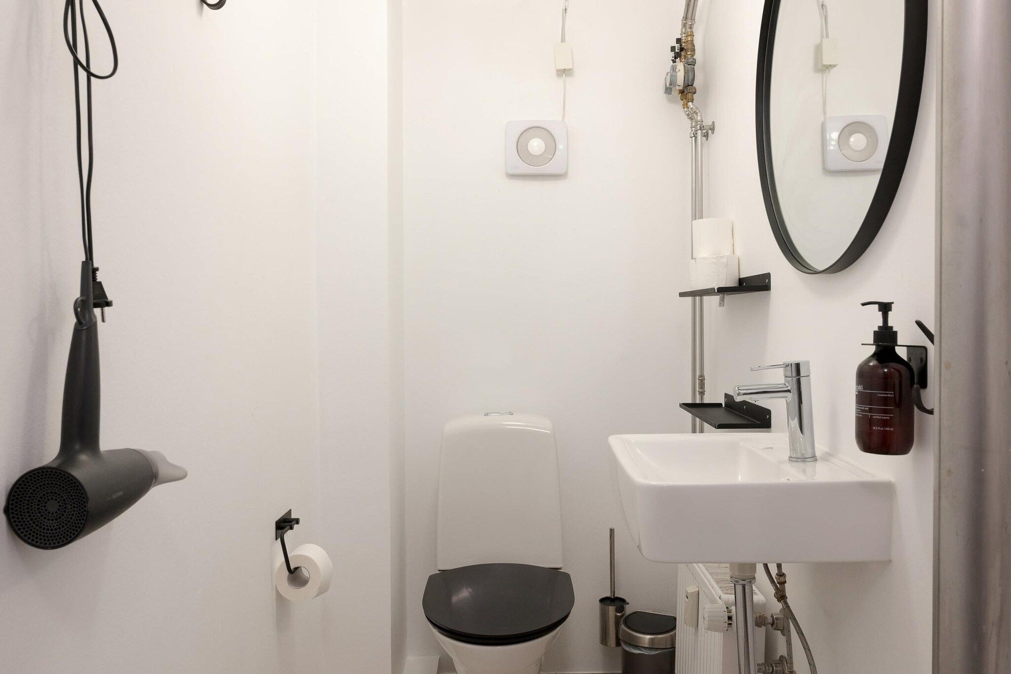 Een douche, een haardroger, handdoeken
