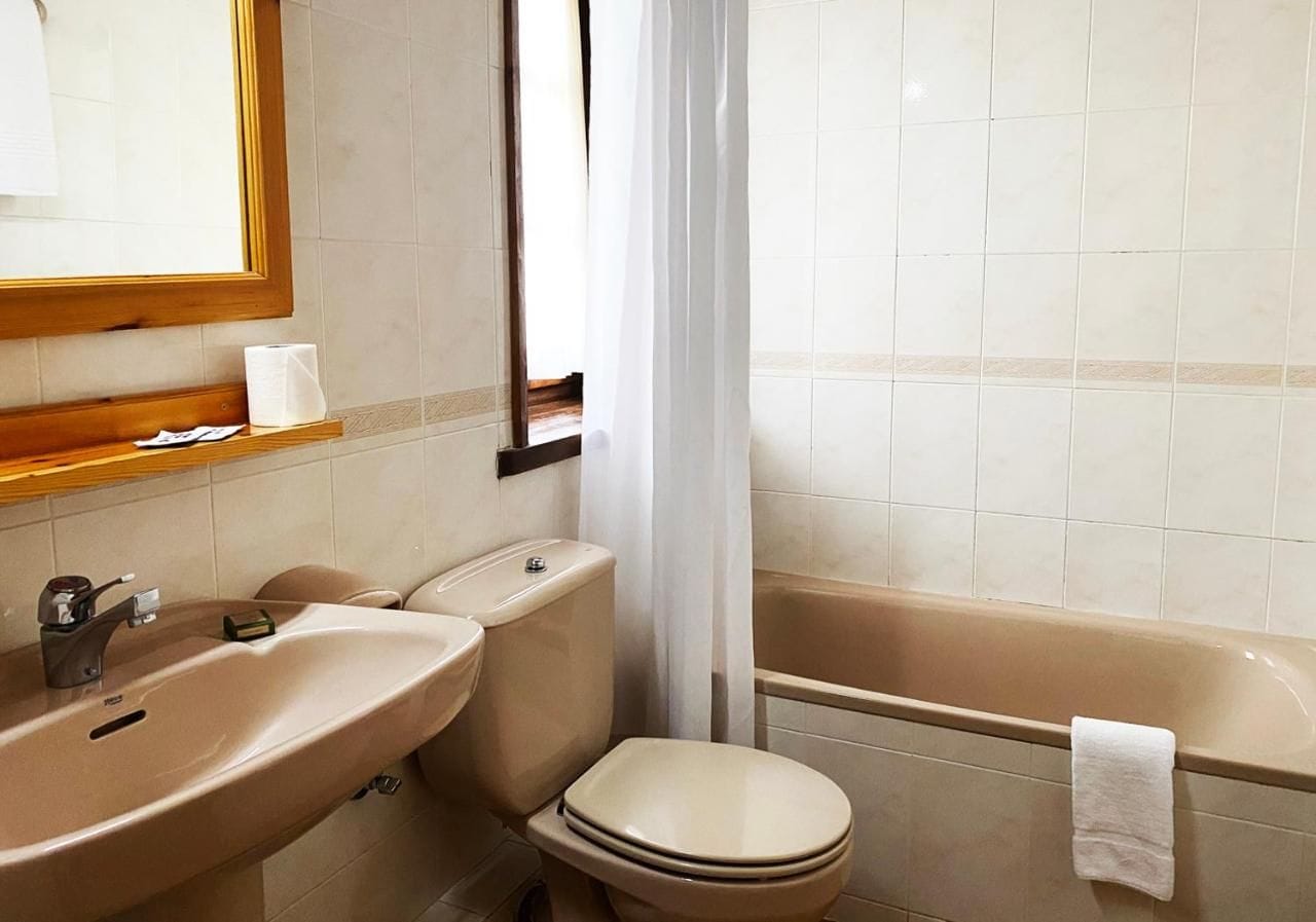 A bathroom with a sink, toilet, and bathtub.