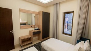 Ảnh chưa phân loại, 2 trong số 28 ảnh, nút
