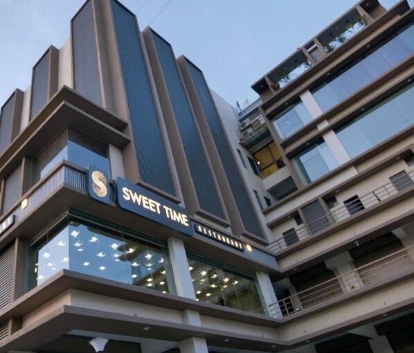 Exterior - Hotel Sweet Time Restaurant Banquet and Rooms (Kadi)