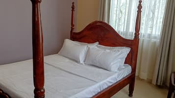 Iron/ironing board, WiFi, bed sheets