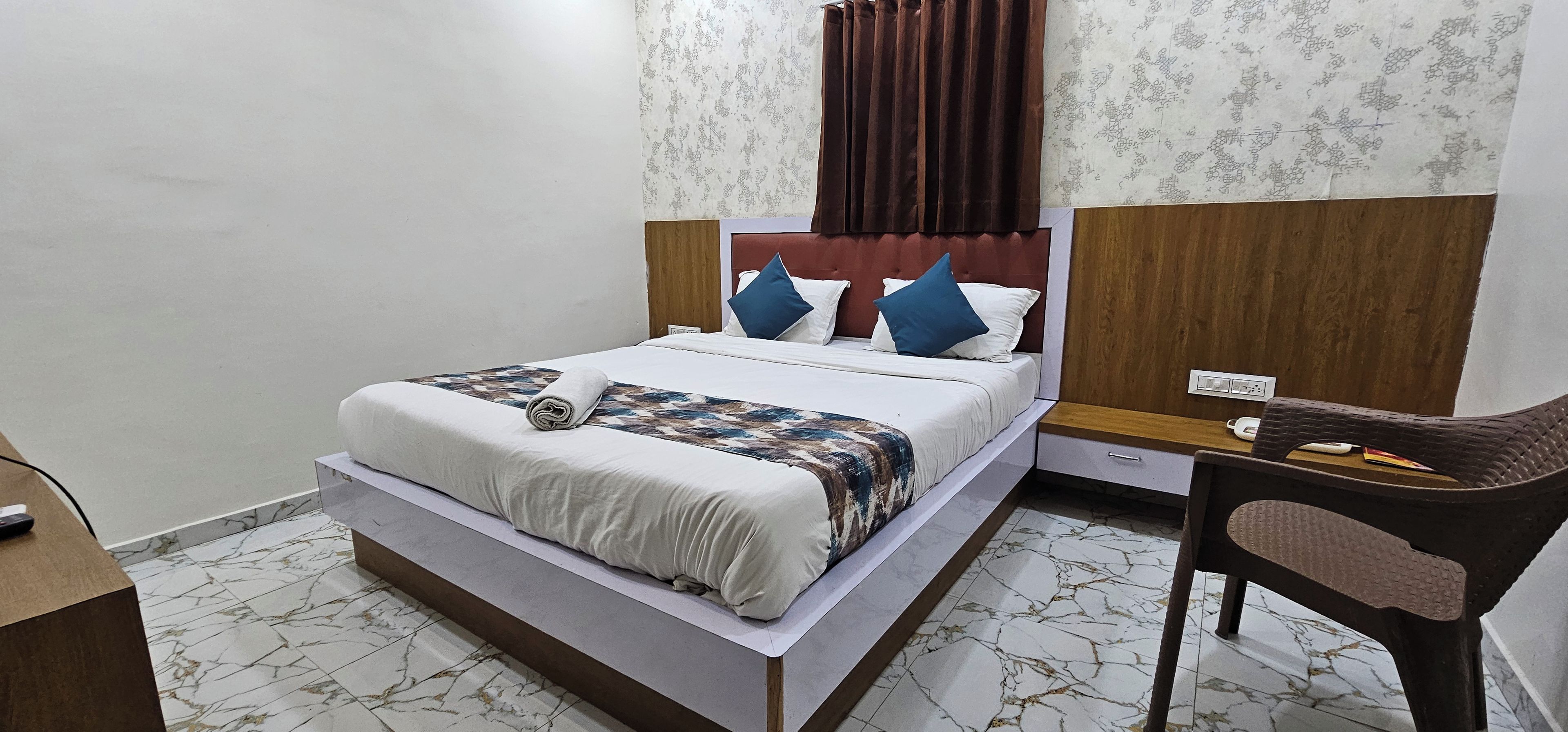 Habitación Deluxe doble | Escritorio y espacio para trabajar con un portátil