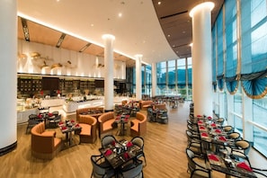 A spacious hotel lobby with a central bar area, multiple seating arrangements, and large windows providing natural light. - Argyle Grand Hotel Nanping (Nanping)