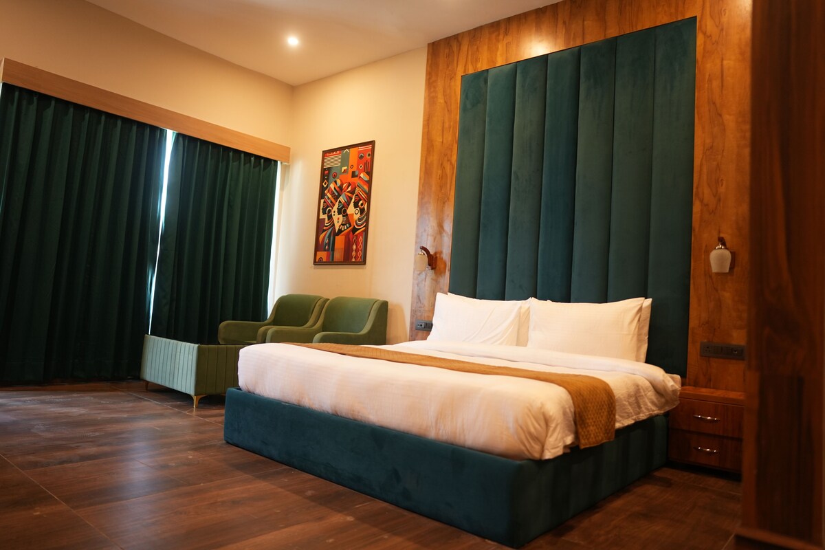 ห้องเอ็กเซกคิวทีฟ, วิวสวน | โต๊ะทำงาน, พื้นที่ทำงานแบบใช้แล็ปท็อป, เตารีด/โต๊ะรีดผ้า, Wi-Fi ฟรี