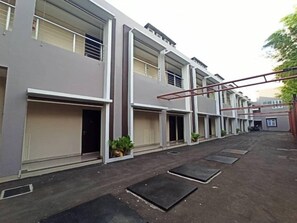 Unclassified image, 5 of 12, button - THE Villa Solo Baru (Baki)