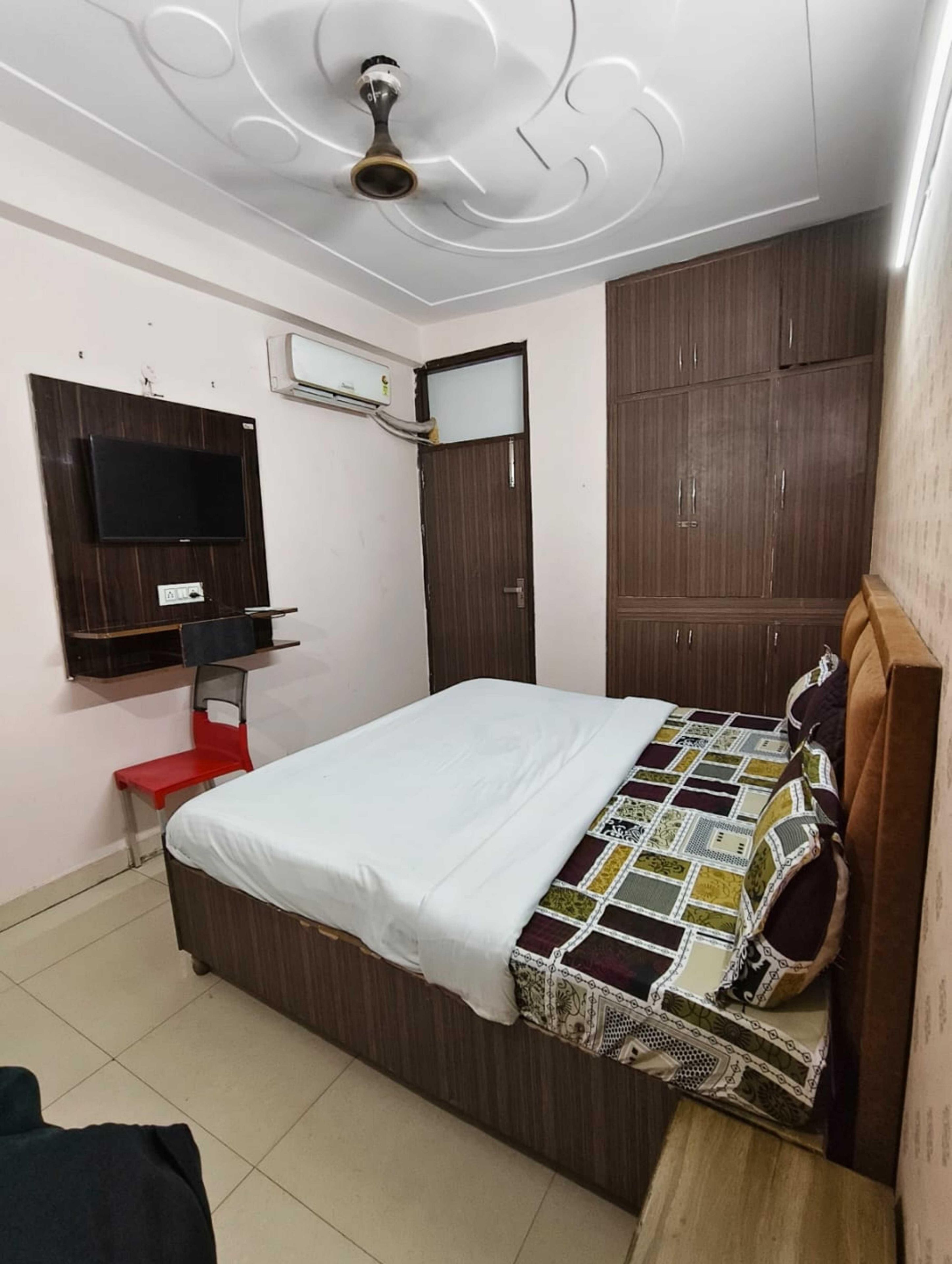 Deluxe Room | Rollaway beds (surcharge), bed sheets