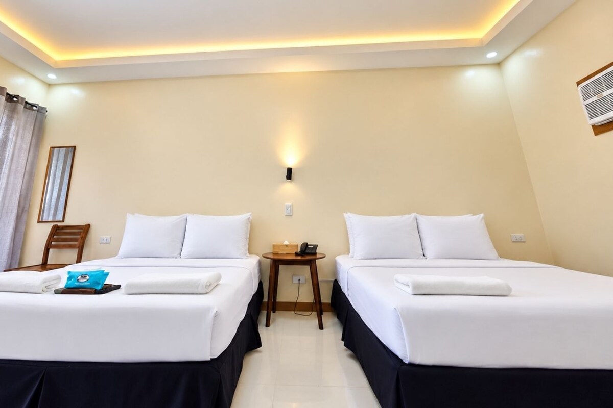 Quarto família, vista para o jardim | Escrivaninha, Wi-Fi de cortesia
