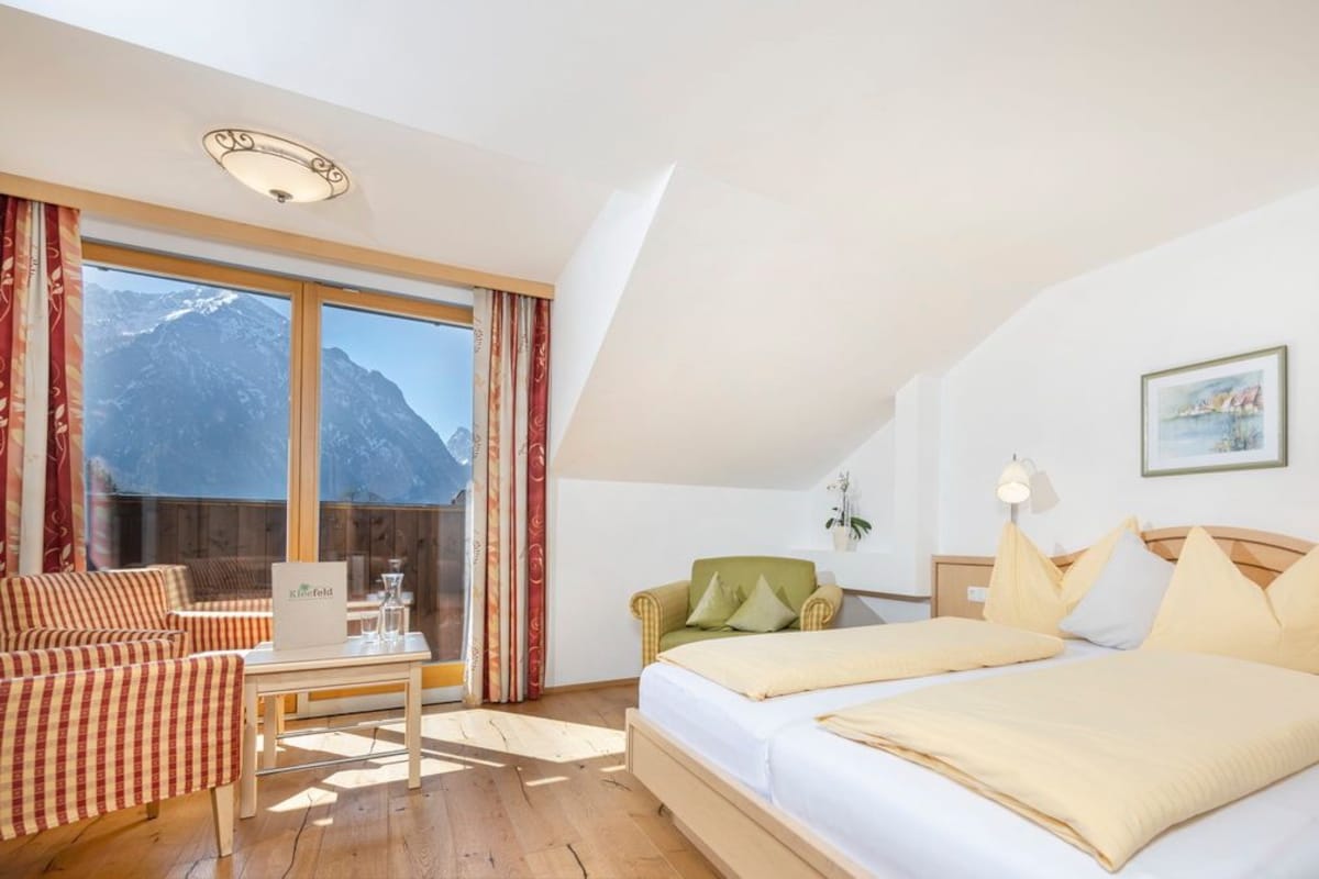 Standard Room, Balcony, Mountain View | Blackout drapes, WiFi (free)