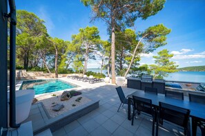 Outdoor dining - Villa Laron (Bilice)