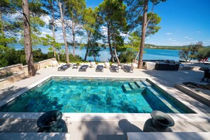 Pool - Villa Laron (Bilice)