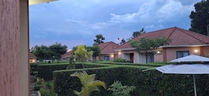 A residential area with multiple houses, well-maintained hedges, and a clear sky. - Le Cottage Mbale (Mbale)
