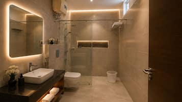 Deluxe Double Room, City View | Bathroom | Free toiletries, towels, toilet paper