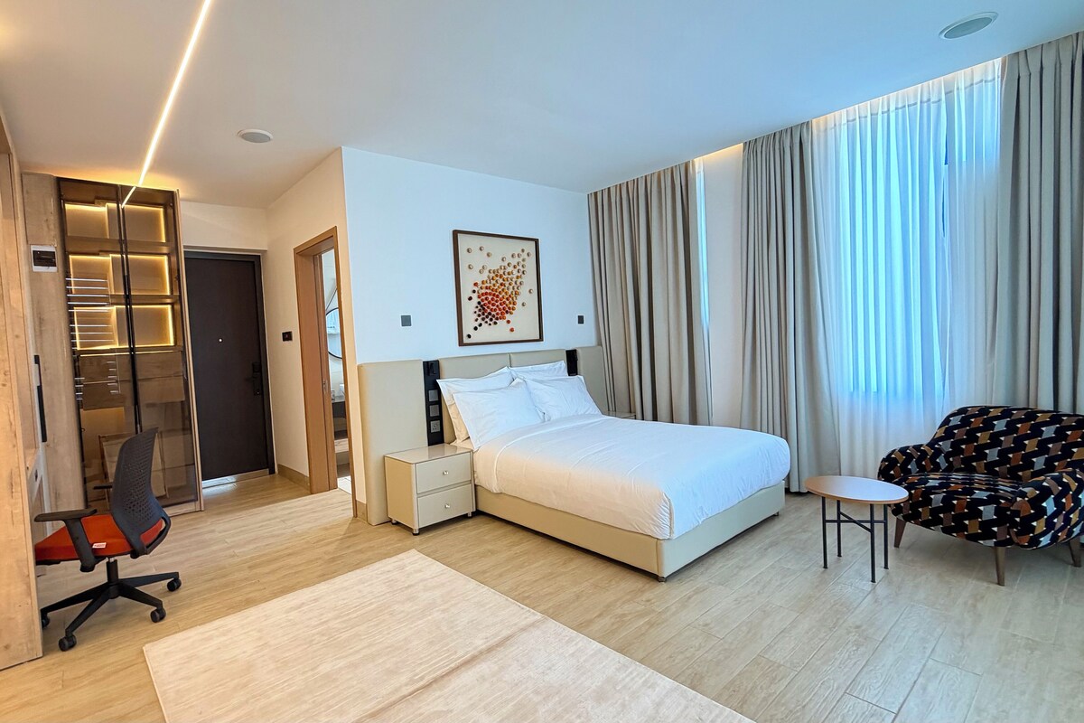Deluxe Studio, Balcony, Golf View | In-room safe, laptop workspace, blackout curtains, soundproofing