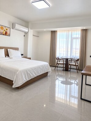 Shower, hair dryer, towels, soap - No.1 Diamond Hotel (Golden Grove)