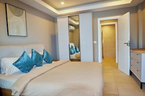 Iron/ironing board, WiFi, bed sheets