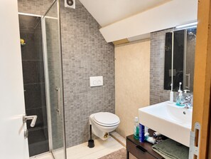 Bathroom - Gent Moments House with Pool Table (Gent)