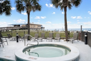 Outdoor spa tub - Seawind 1109 by Liquid Life (Gulf Shores)
