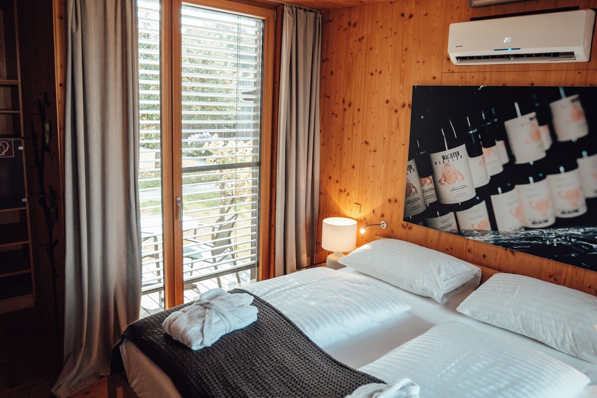 Ropa de cama hipoalergénica, minibar y escritorio 