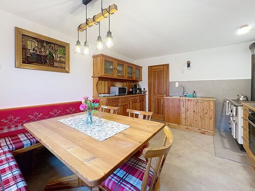 Beautiful private villa for 10 guests with WIFI, TV, terrace and pets allowed