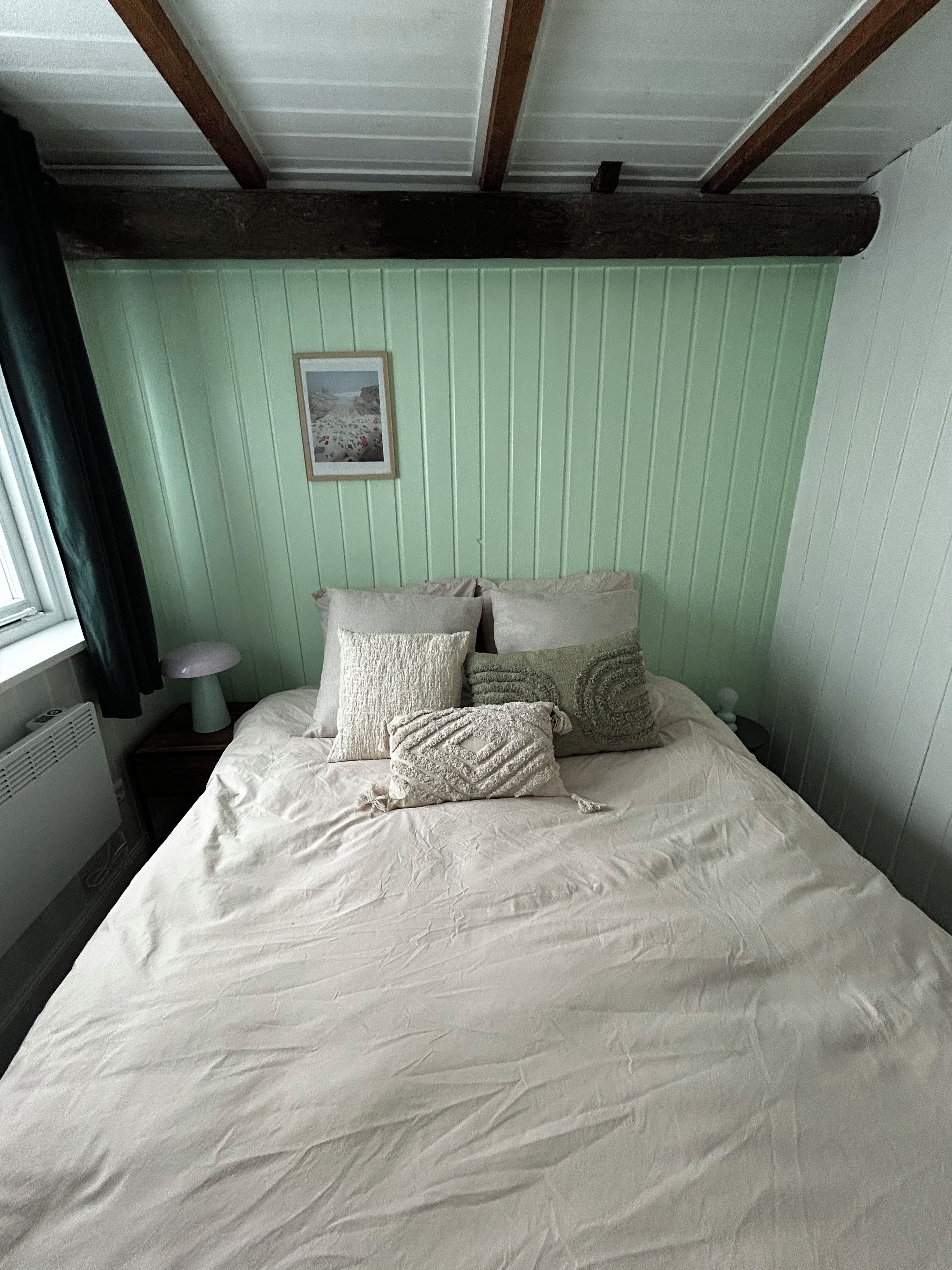 Iron/ironing board, internet, bed sheets