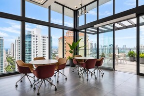 Ảnh chưa phân loại, 2 trong số 24 ảnh, nút