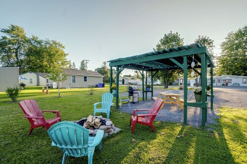 Walk to Lake Ontario! 'minnow Cottage'