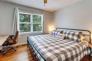 A bedroom with a bed, a desk, and a chair. - Commute to Atl! Home Near Canton St Eats (Roswell)