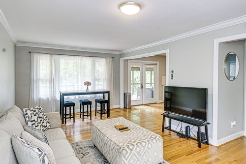 Fayetteville Fall Getaway Family & Pet Friendly