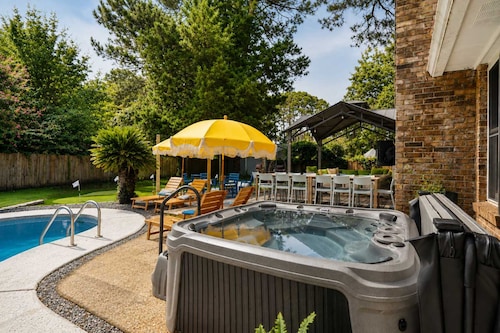 4BR Emerald Coast Escape Pool Hot Tub Theater