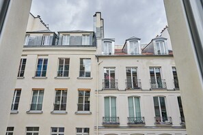A multi-story building with balconies and large windows. - Sublime  appartment  in center of Paris (Paris)