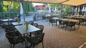Tempat makan outdoor