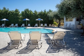 Pool - Triantafillas Suites (Afantou)