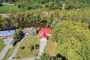 Unclassified image, 3 of 45, button - Little River Lodge 5 Bedroom Cabin (Sevierville)